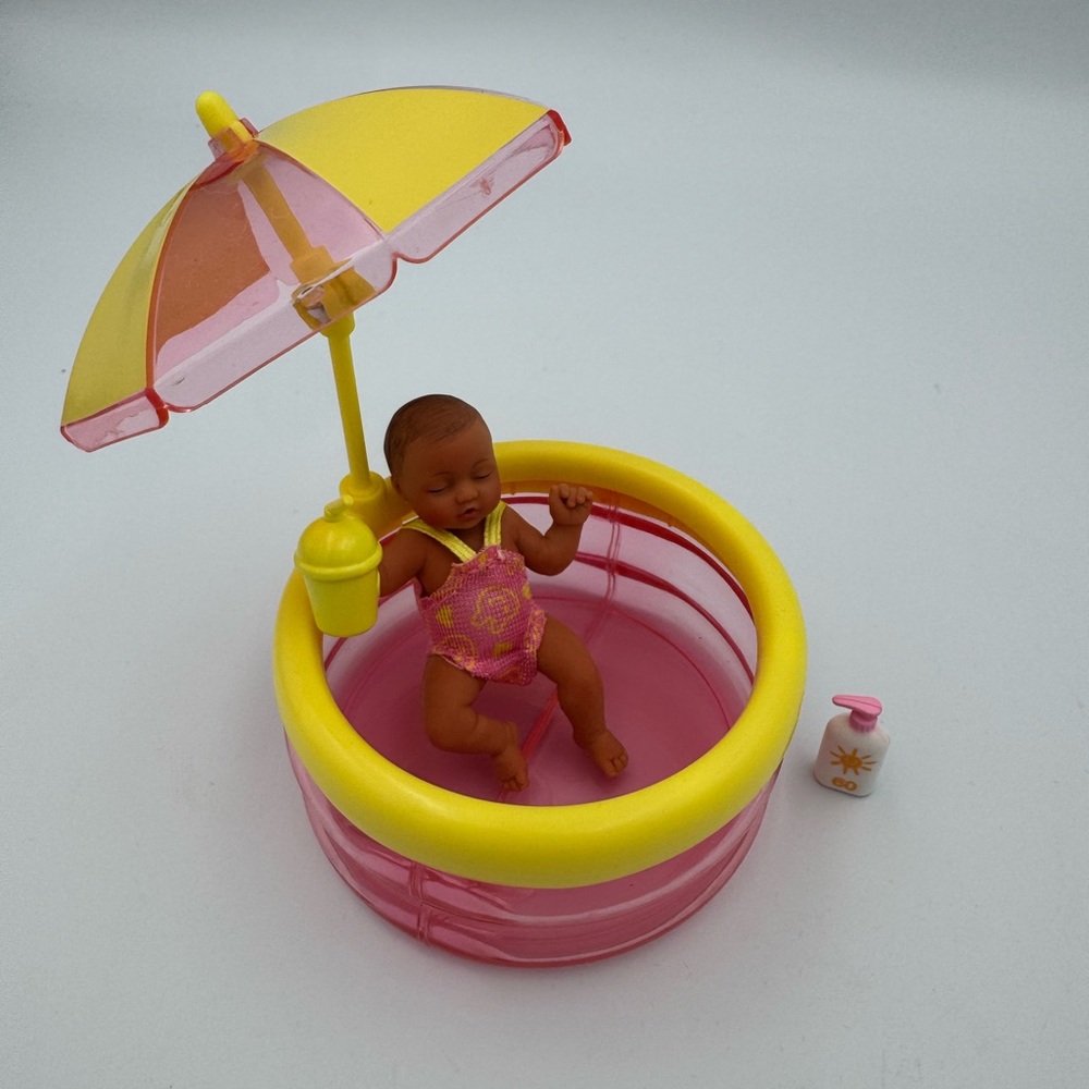 Zuru My Mini Baby Series 2 - Pink And Yellow‎ Pool Set Umbrella SPF Lotion